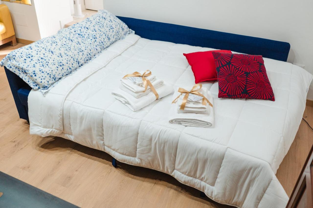 Domus 73 Apulian Holidays บาร์เลตตา ภายนอก รูปภาพ